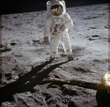 Ed_Aldrin_Walks_on_the_Moon