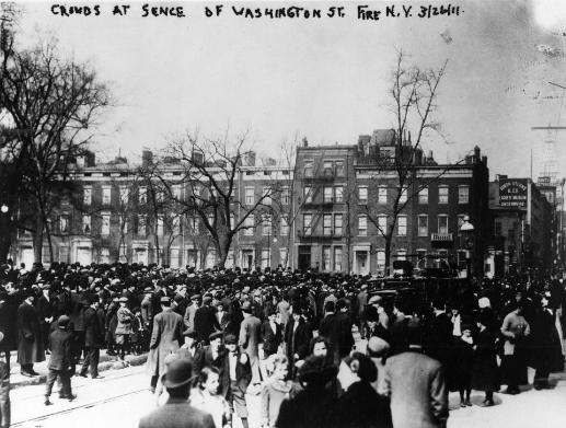 Crowds_Gather_to_Mourn_Triangle_Shirtwaist_Fire_1911