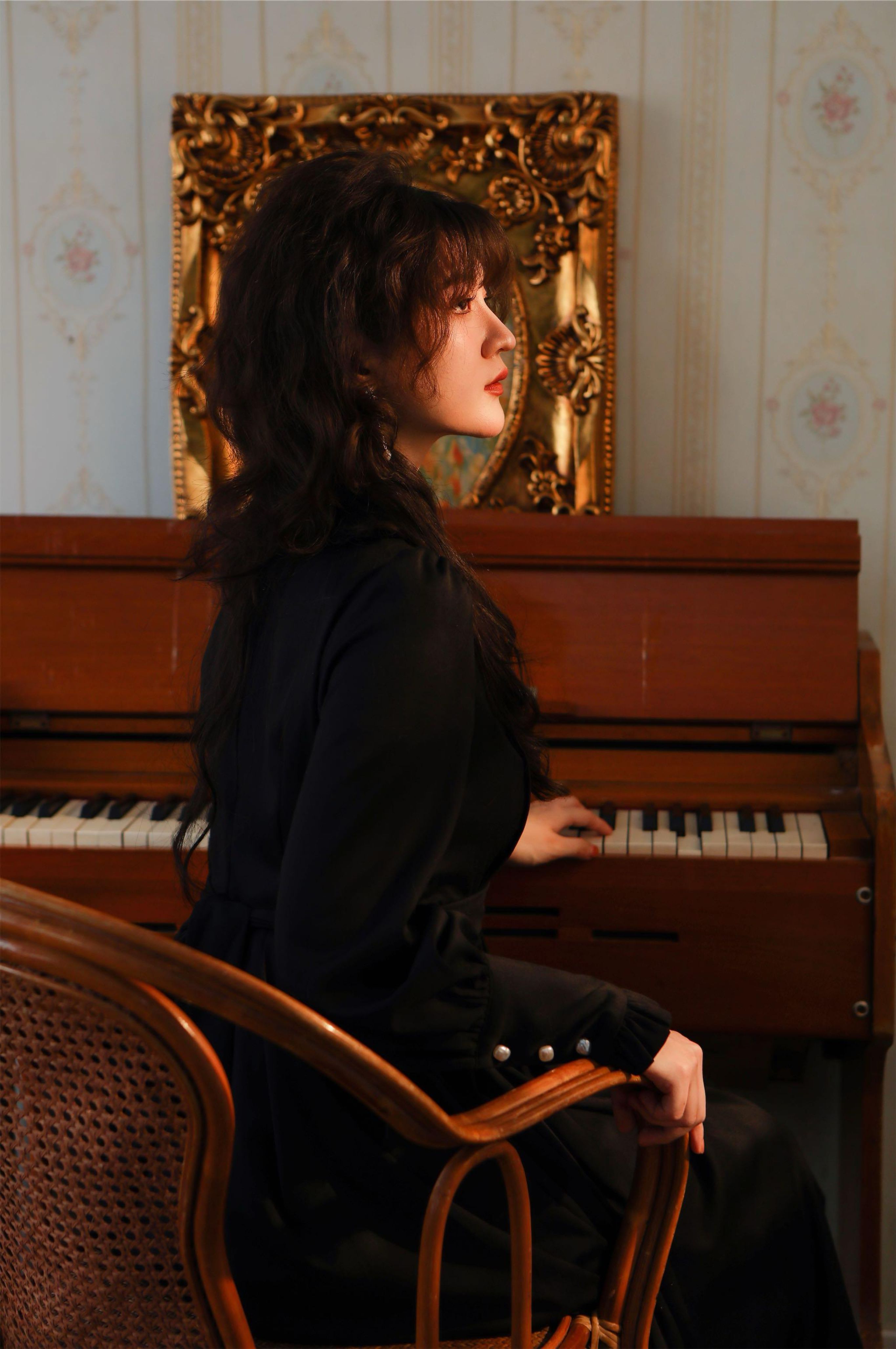 Portrait of Manqing Bian