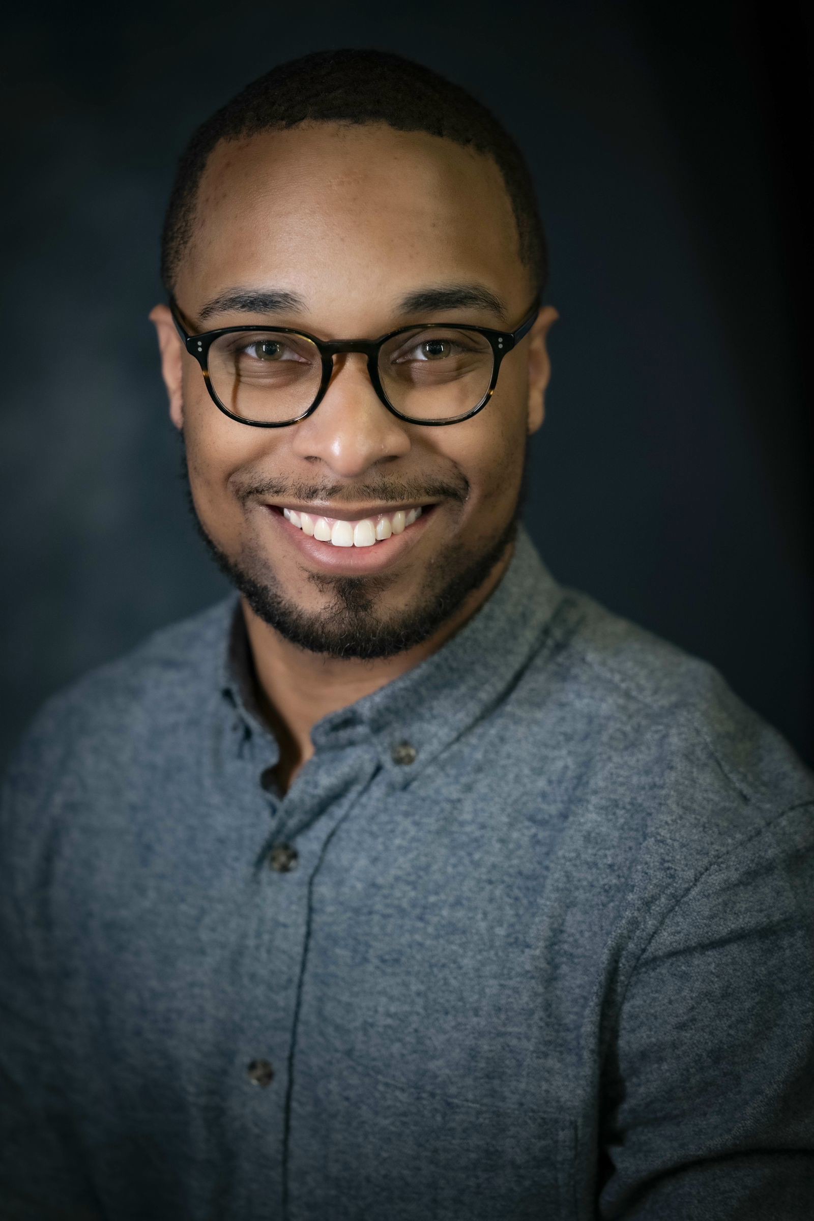 J Screen portrait