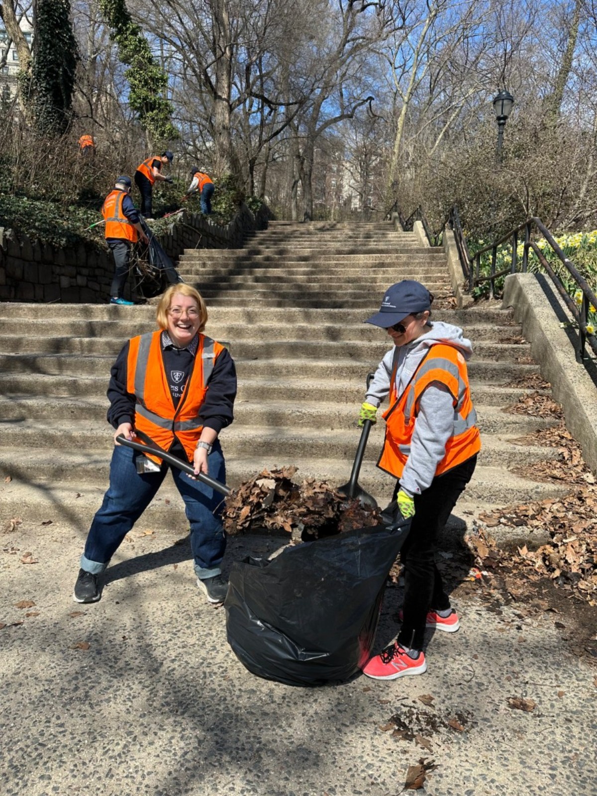 Students cleaning up Morningside Park.