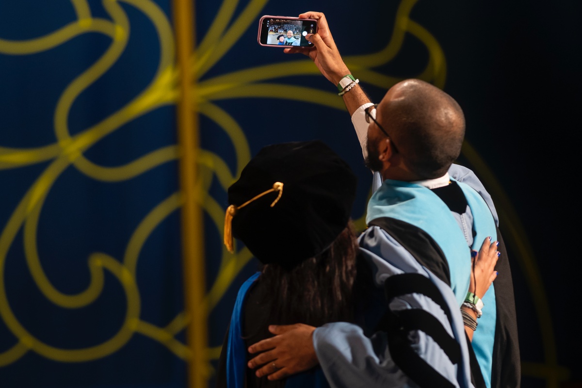 Convo26-C2-AbuSelfie